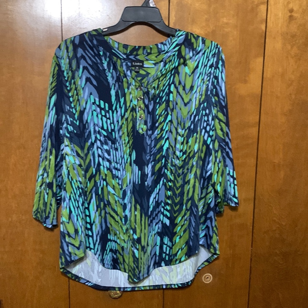 ❤️‍🔥3/$27❤️‍🔥LINKS- Causal to Semi-Dressy Woman’s Shirt (1X)